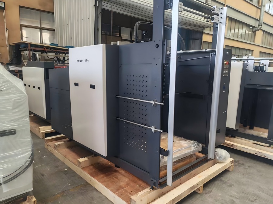 Новата автоматична високоскоростна машина за ламиниране Star YFMD-850 е на път да бъде изпратена до Тайланд!