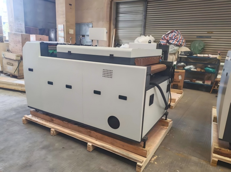 Новата автоматична машина за UV покритие Star SGUV-760A скоро ще бъде доставена.